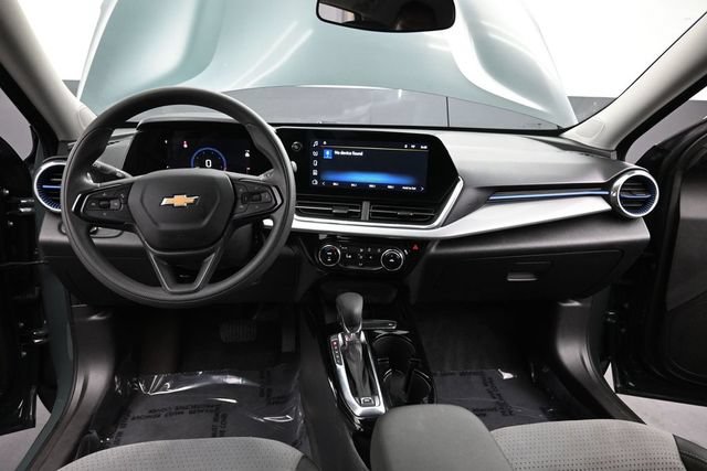 Used 2025 Chevrolet Trax LT FWD image 16