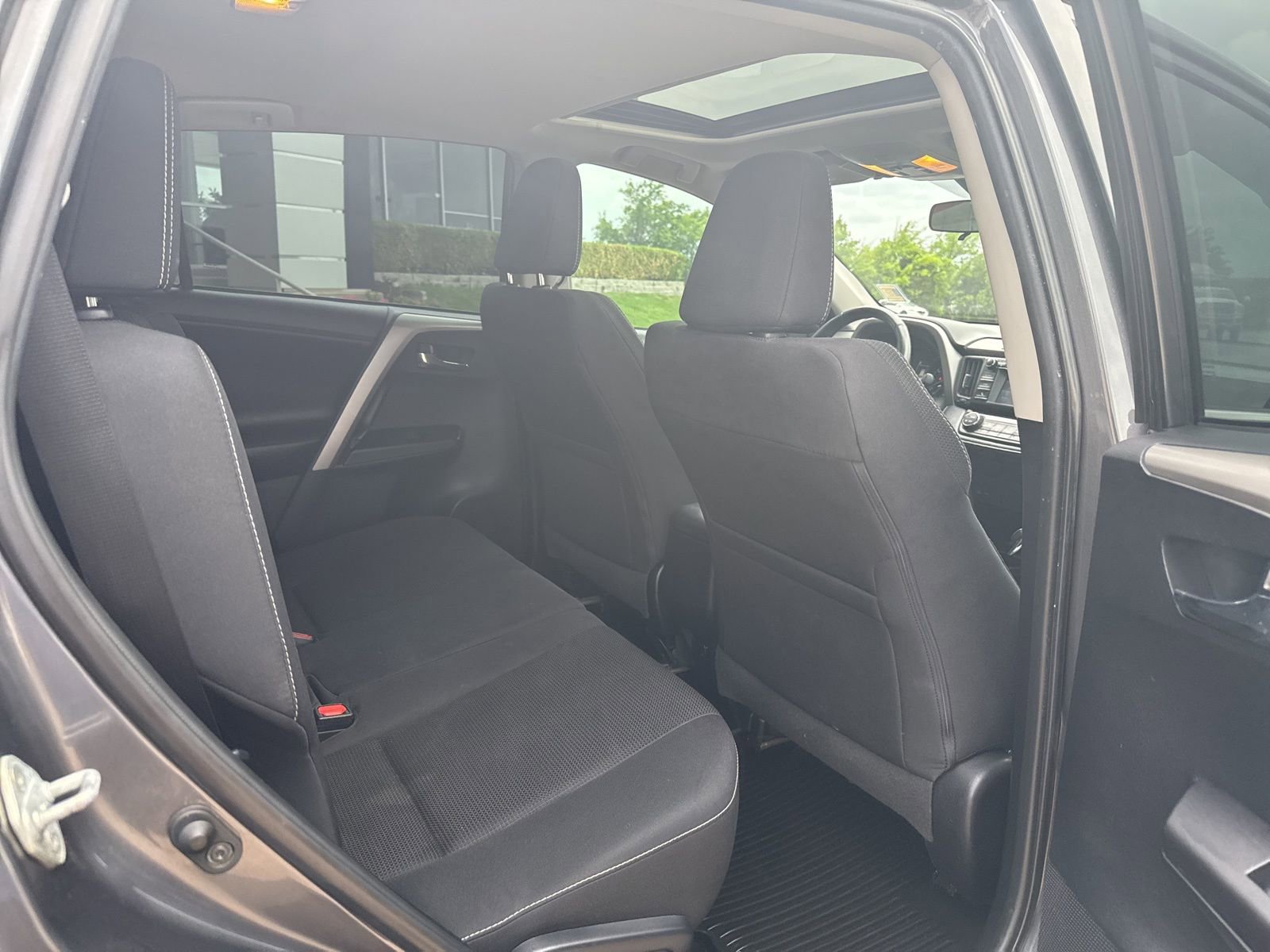 Used 2018 Toyota RAV4 XLE FWD image 25