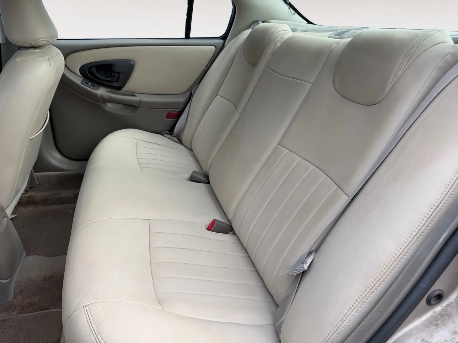 Used 2000 Chevrolet Malibu LS w/ Preferred Equipment Group 1 FWD image 10