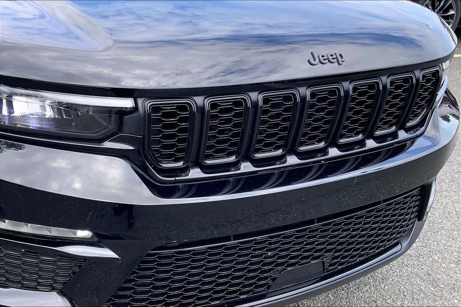 Certified 2025 Jeep Grand Cherokee Limited w/ Black Appearance Package AWD/4WD image 27