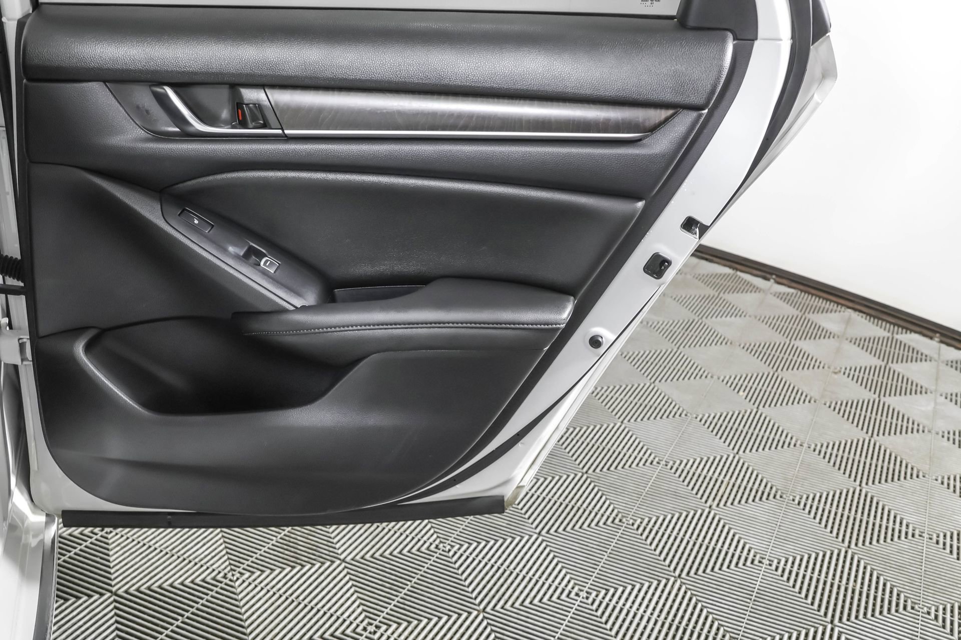 Used 2020 Honda Accord Touring image 44