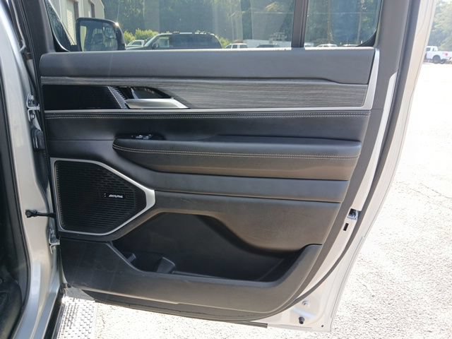 Used 2024 Jeep Wagoneer L Series II w/ Flexible Seating Group AWD/4WD image 28