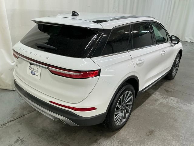 Used 2023 Lincoln Corsair Reserve image 3