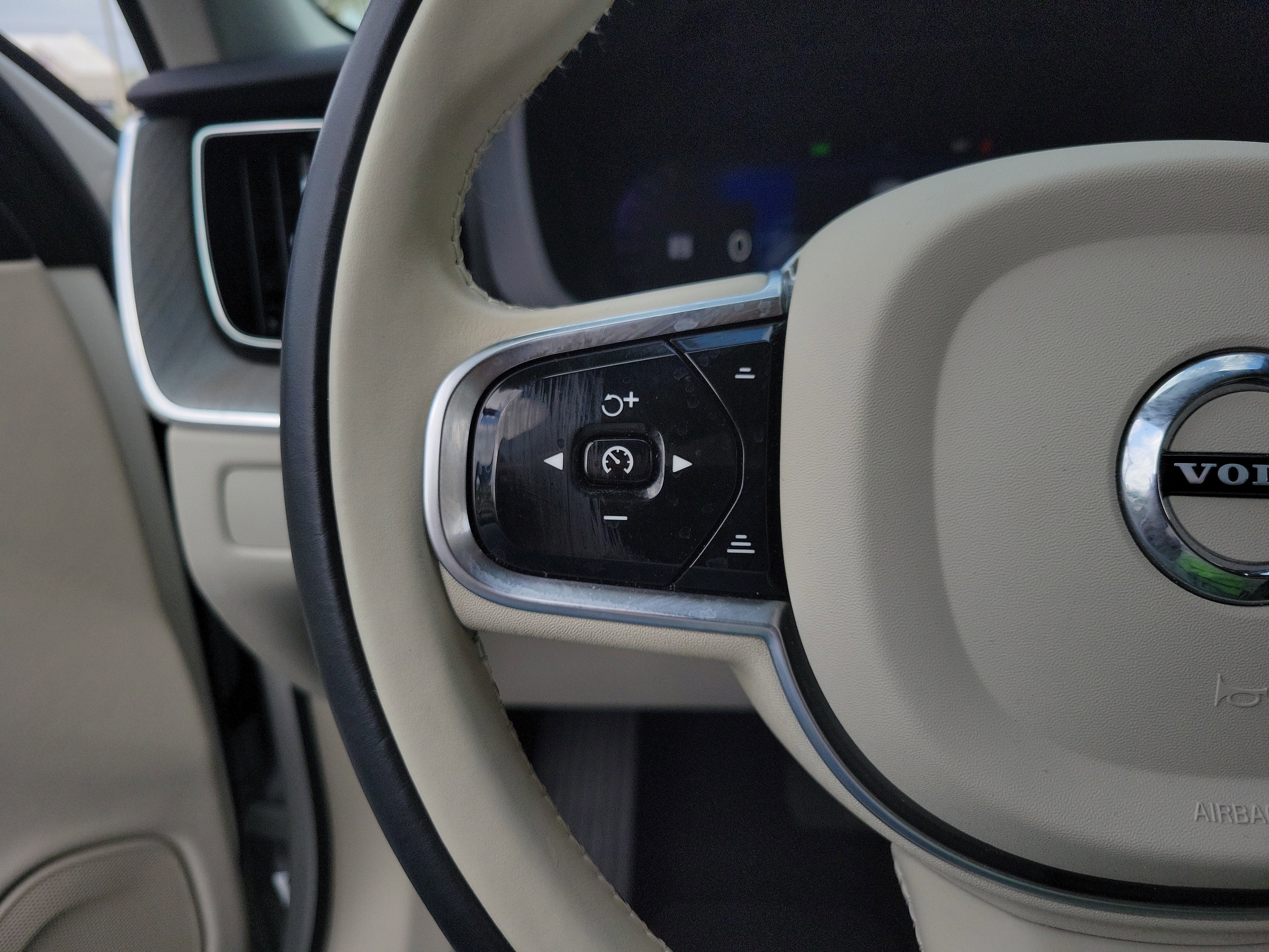 Used 2023 Volvo XC60 B5 Plus w/ Climate Package image 30