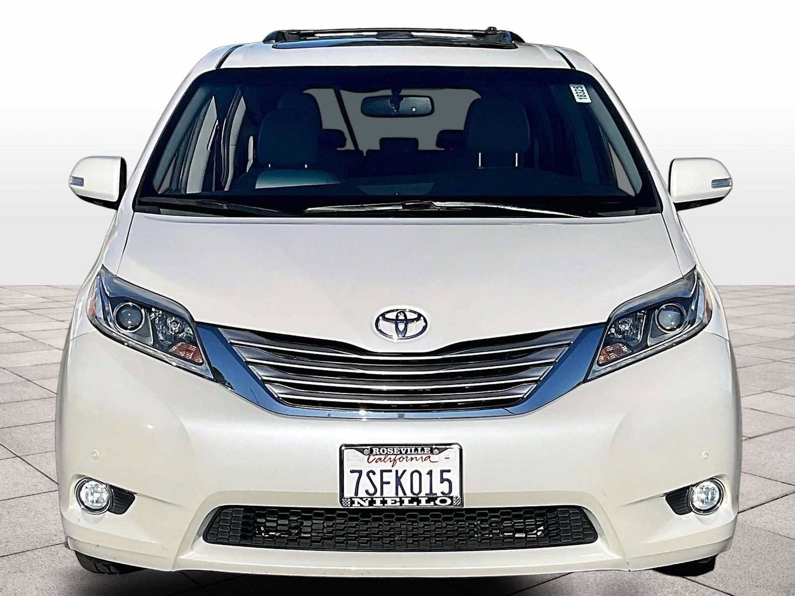 Used 2016 Toyota Sienna Limited FWD image 3