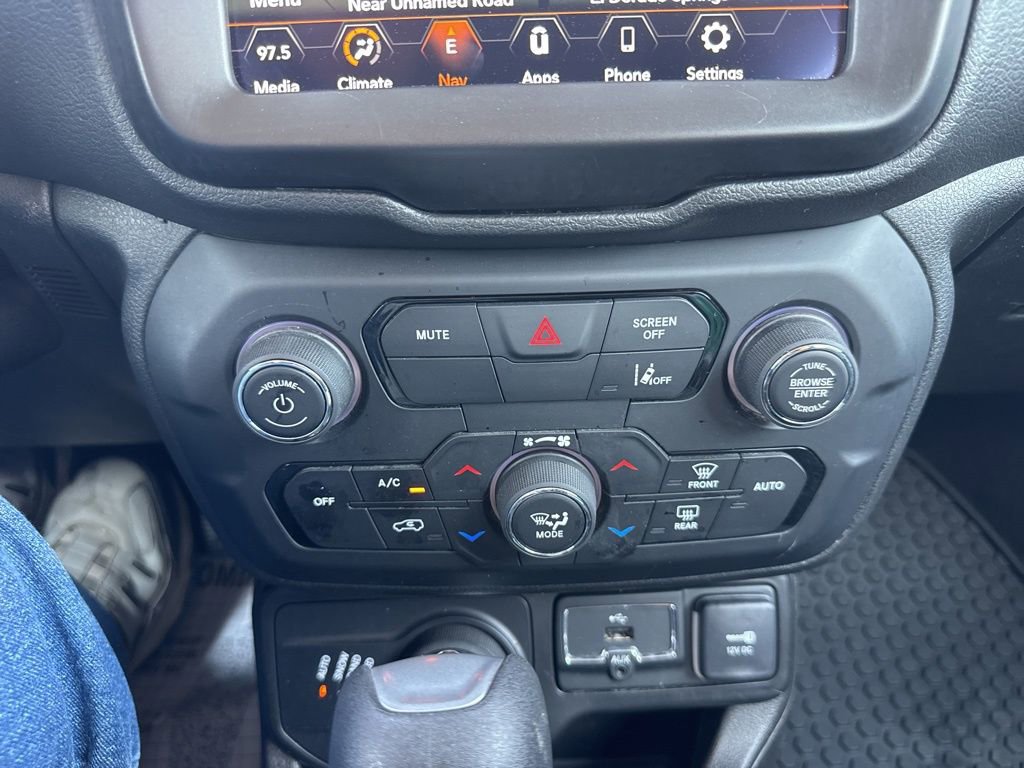 Used 2022 Jeep Renegade Latitude image 27