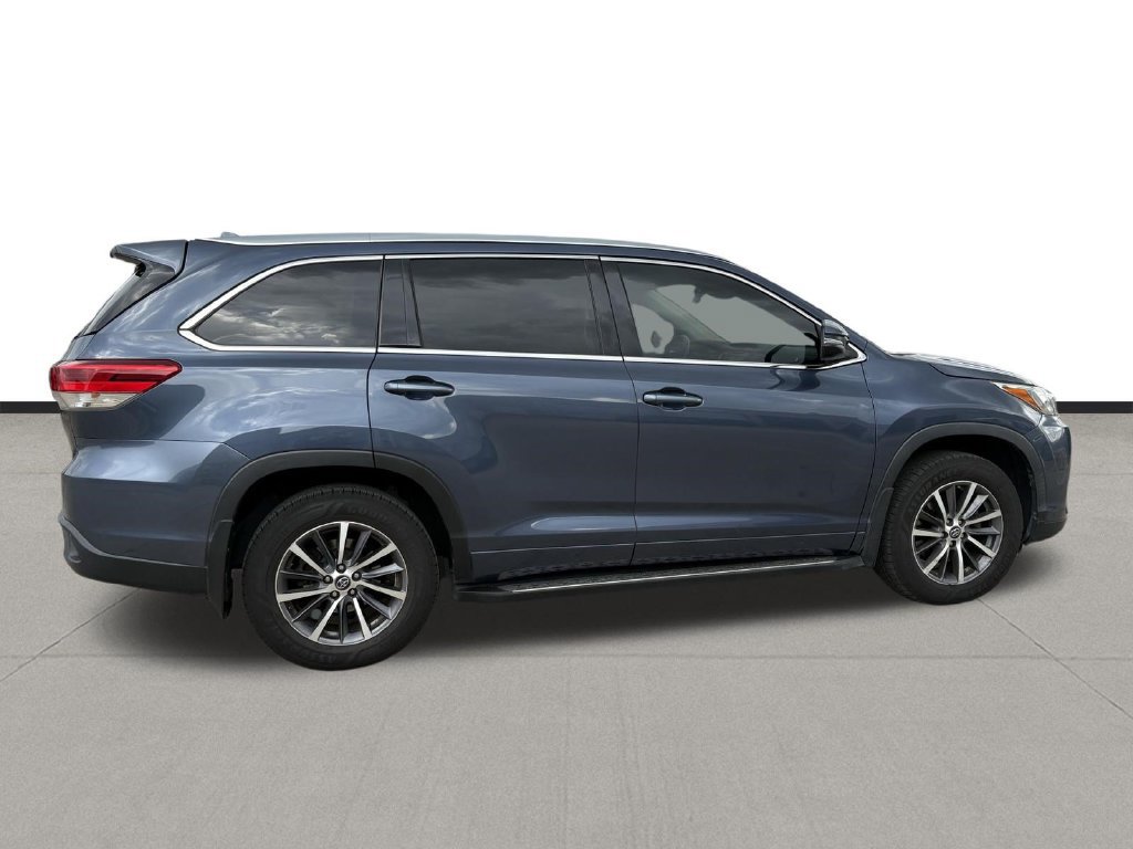 Used 2018 Toyota Highlander XLE FWD image 6