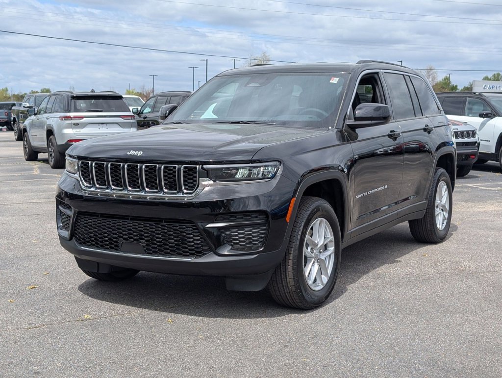 New 2026 Jeep Grand Cherokee Laredo AWD/4WD image 4