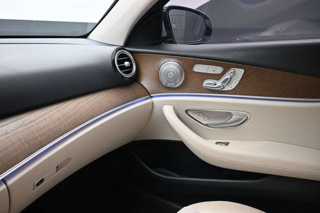 Used 2017 Mercedes-Benz E 300 4MATIC image 9
