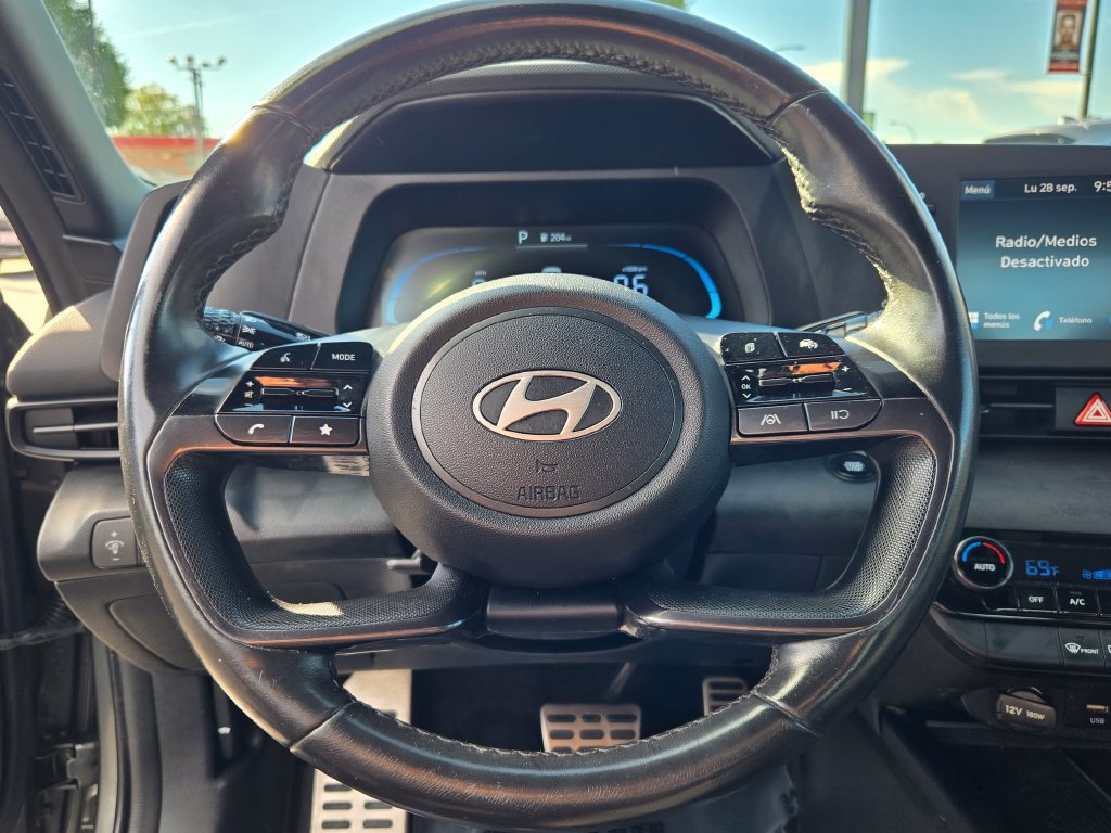 Certified 2025 Hyundai Elantra Sport FWD image 38