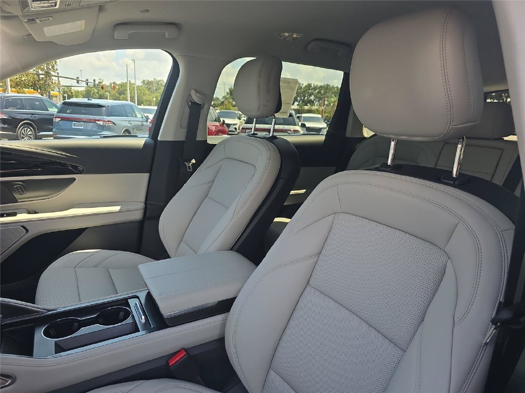 New 2026 Lincoln Nautilus Premier AWD/4WD image 13