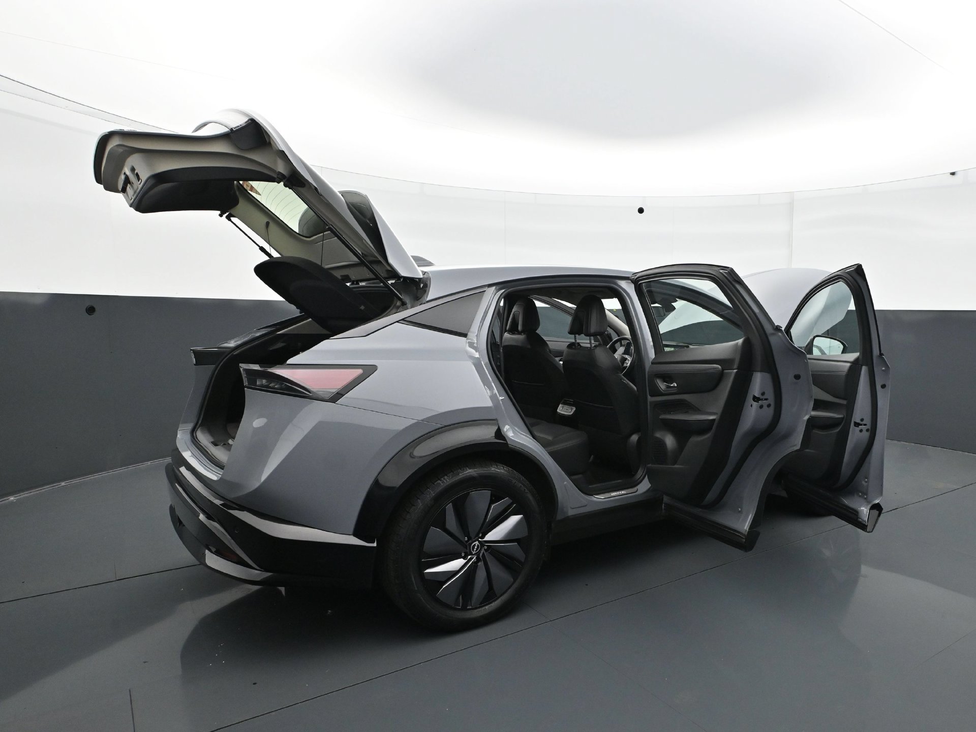 Used 2023 Nissan Ariya AWD image 33