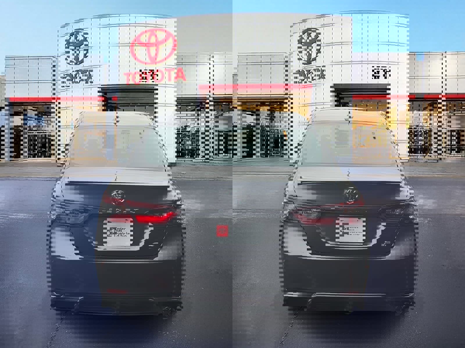 Used 2023 Toyota Camry SE image 6