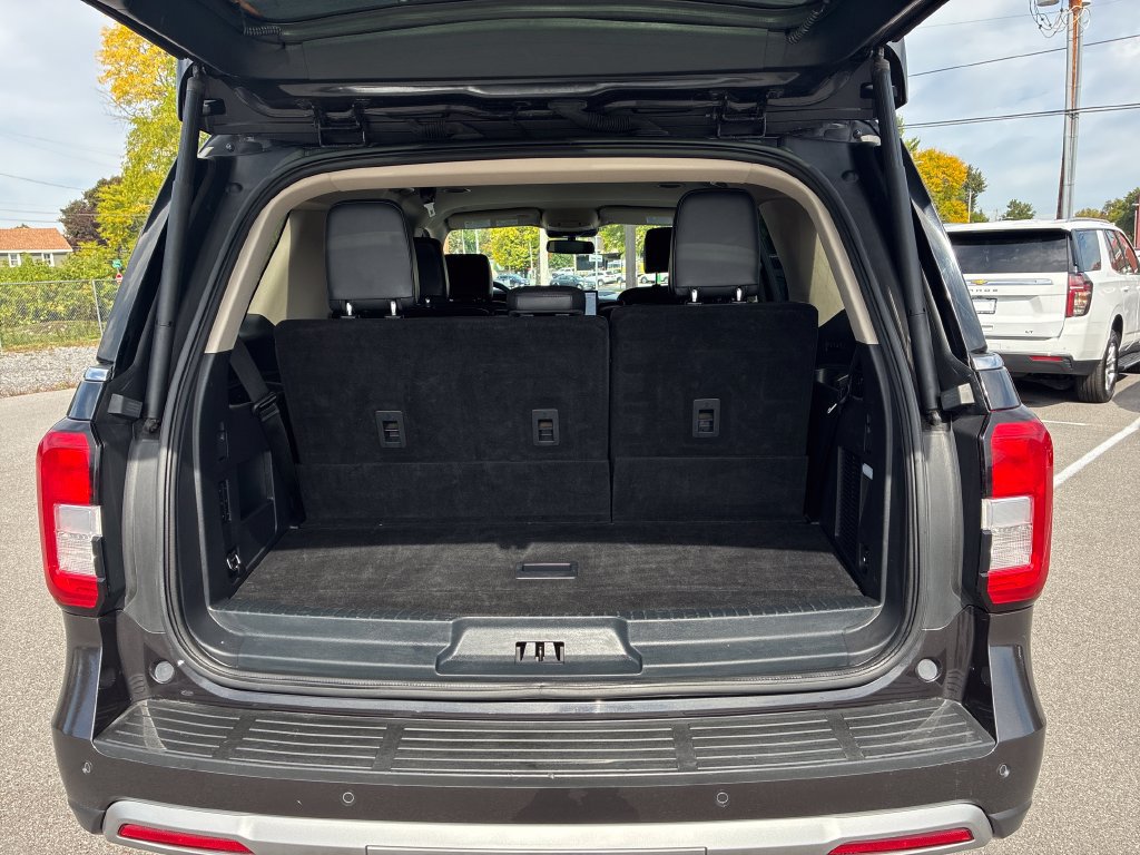 Used 2024 Ford Expedition XLT AWD/4WD image 41