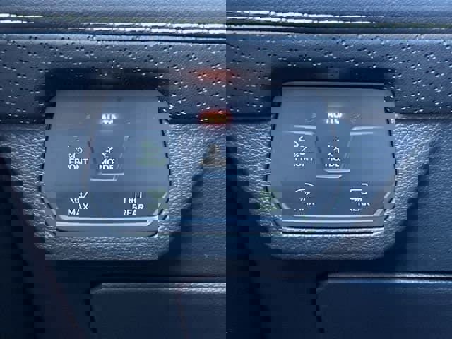 Used 2024 Volkswagen Atlas SE image 29