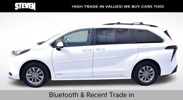 Used 2021 Toyota Sienna LE image 2