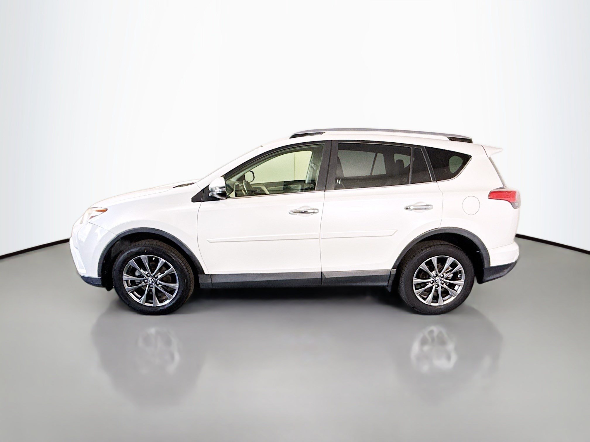Used 2018 Toyota RAV4 Limited FWD image 6