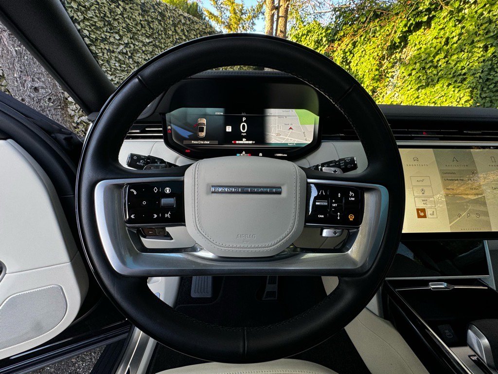 Used 2025 Land Rover Range Rover SE image 11
