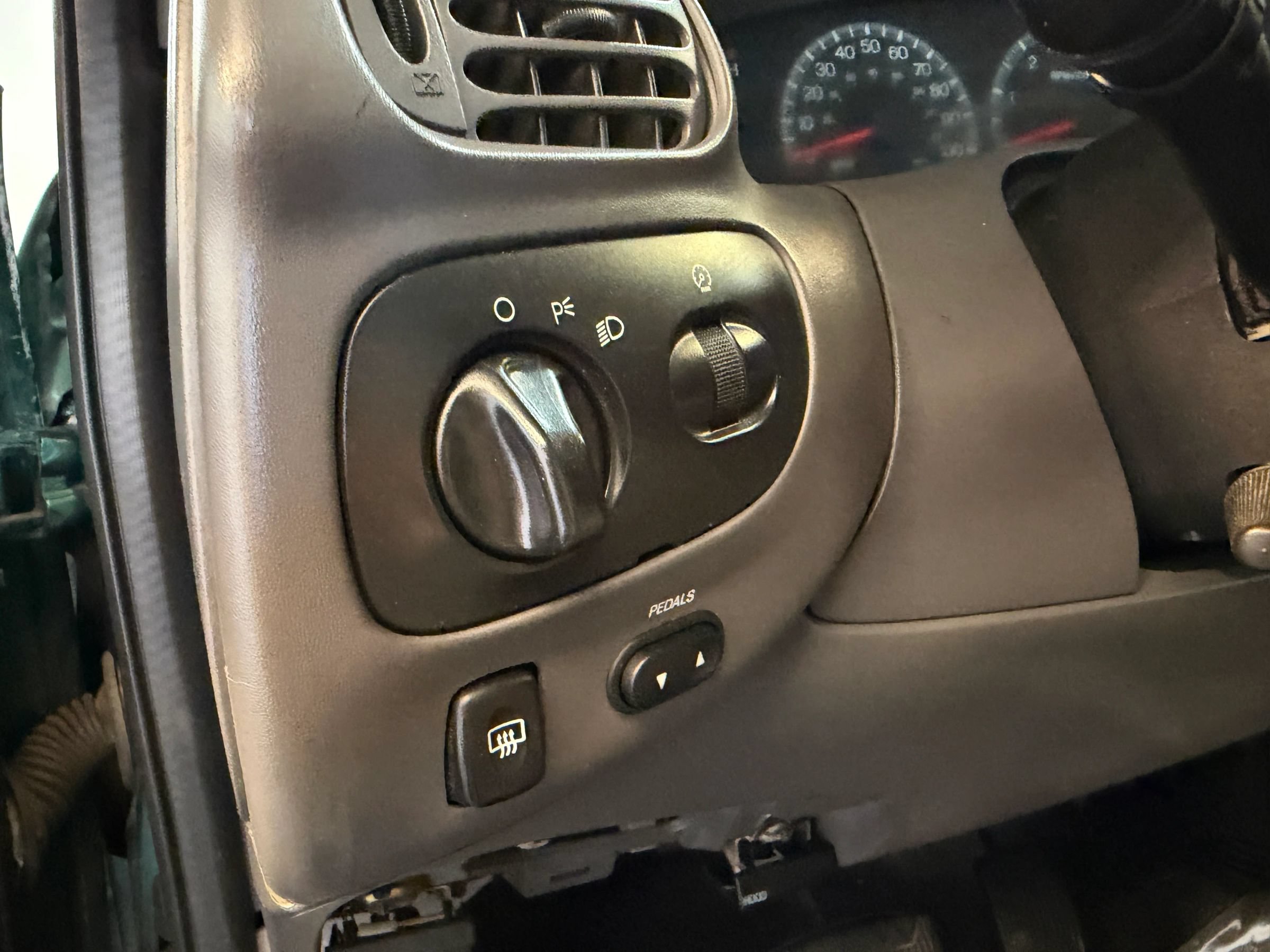Used 2000 Ford Expedition XLT AWD/4WD image 11