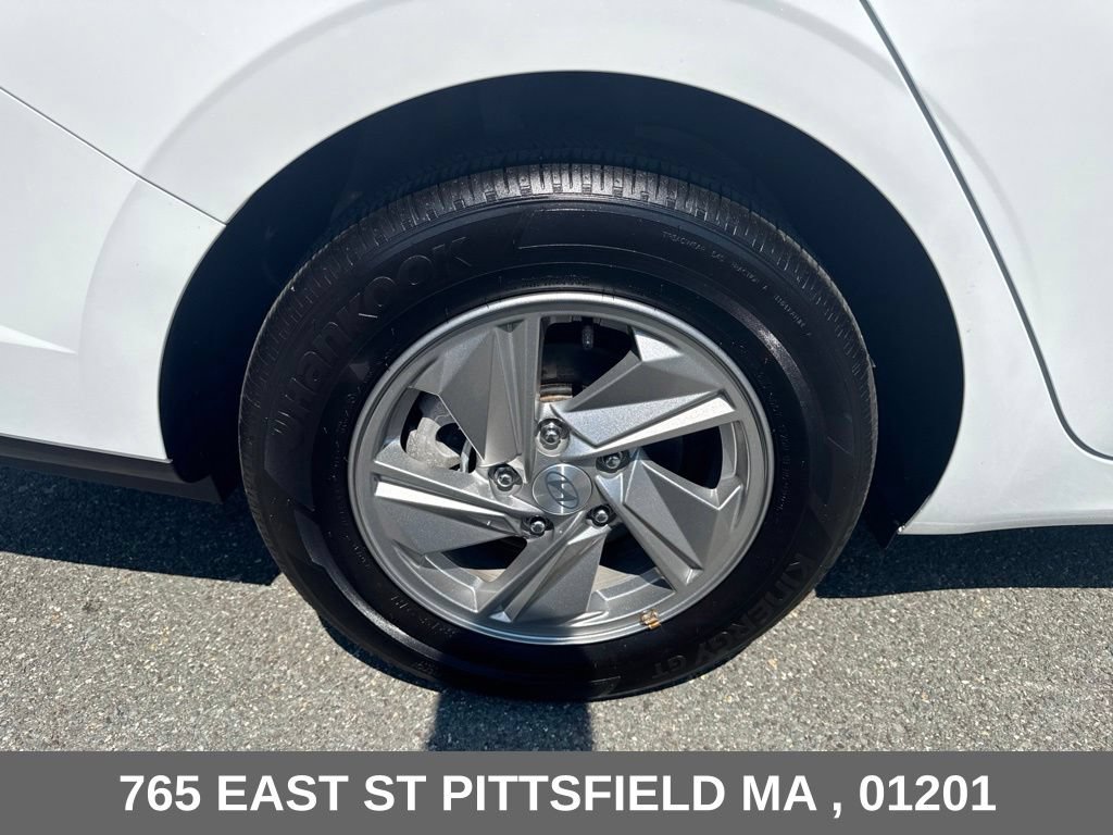 Used 2025 Hyundai Elantra SE FWD image 27