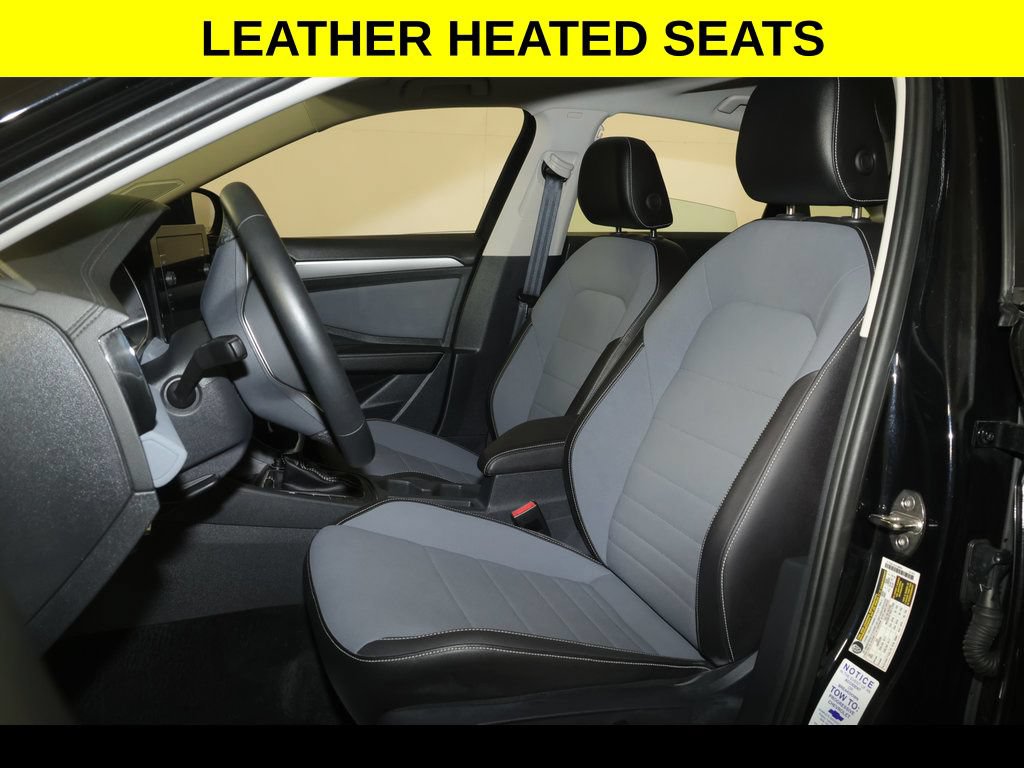 Used 2026 Volkswagen Jetta SE FWD image 3