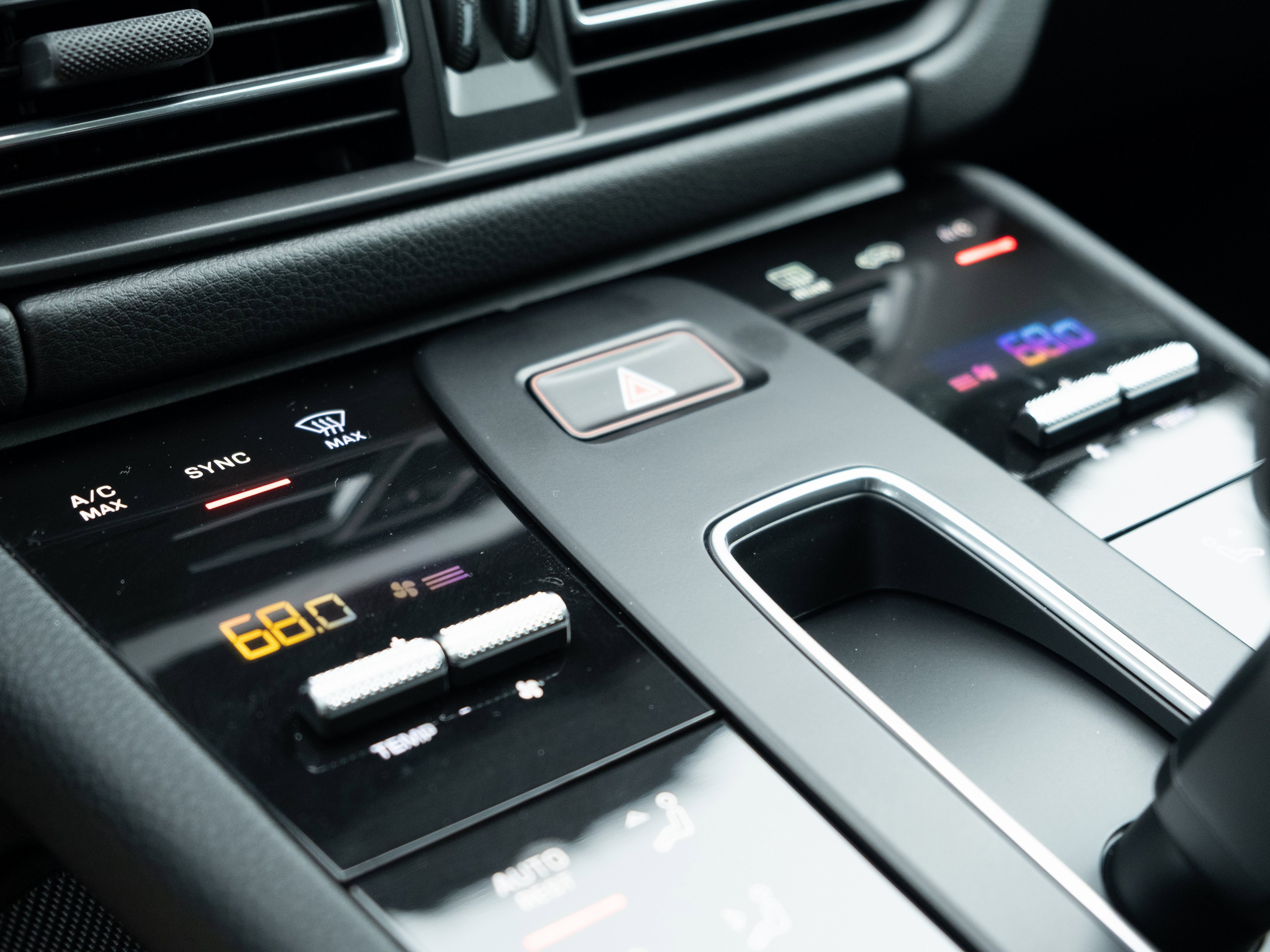 Certified 2025 Porsche Macan image 24