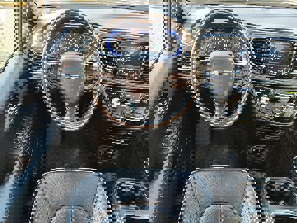 Used 2019 Chrysler Pacifica Limited w/ S Appearance Package image 8