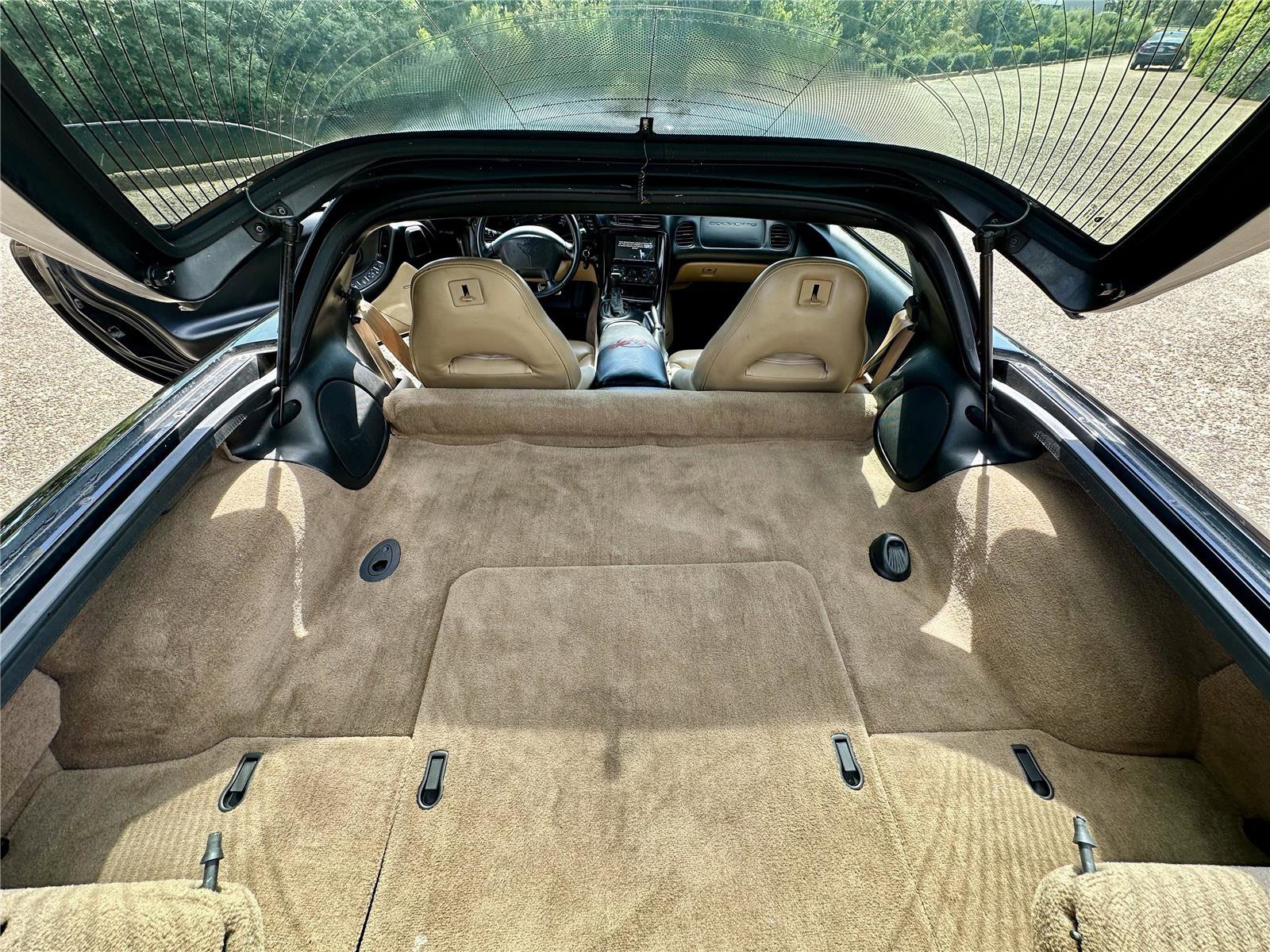 Used 1998 Chevrolet Corvette Coupe w/ Roof Pkg image 17