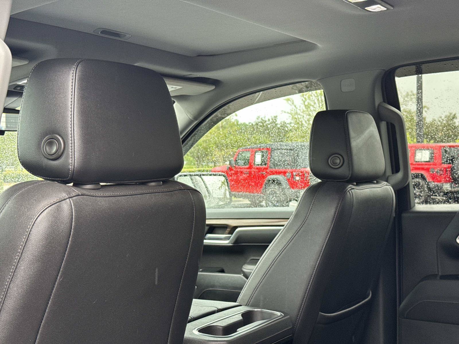 Used 2022 Chevrolet Silverado 1500 LT Trail Boss w/ LT Trail Boss Premium Package AWD/4WD image 19