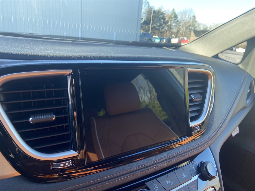 New 2026 Chrysler Pacifica Pinnacle image 18