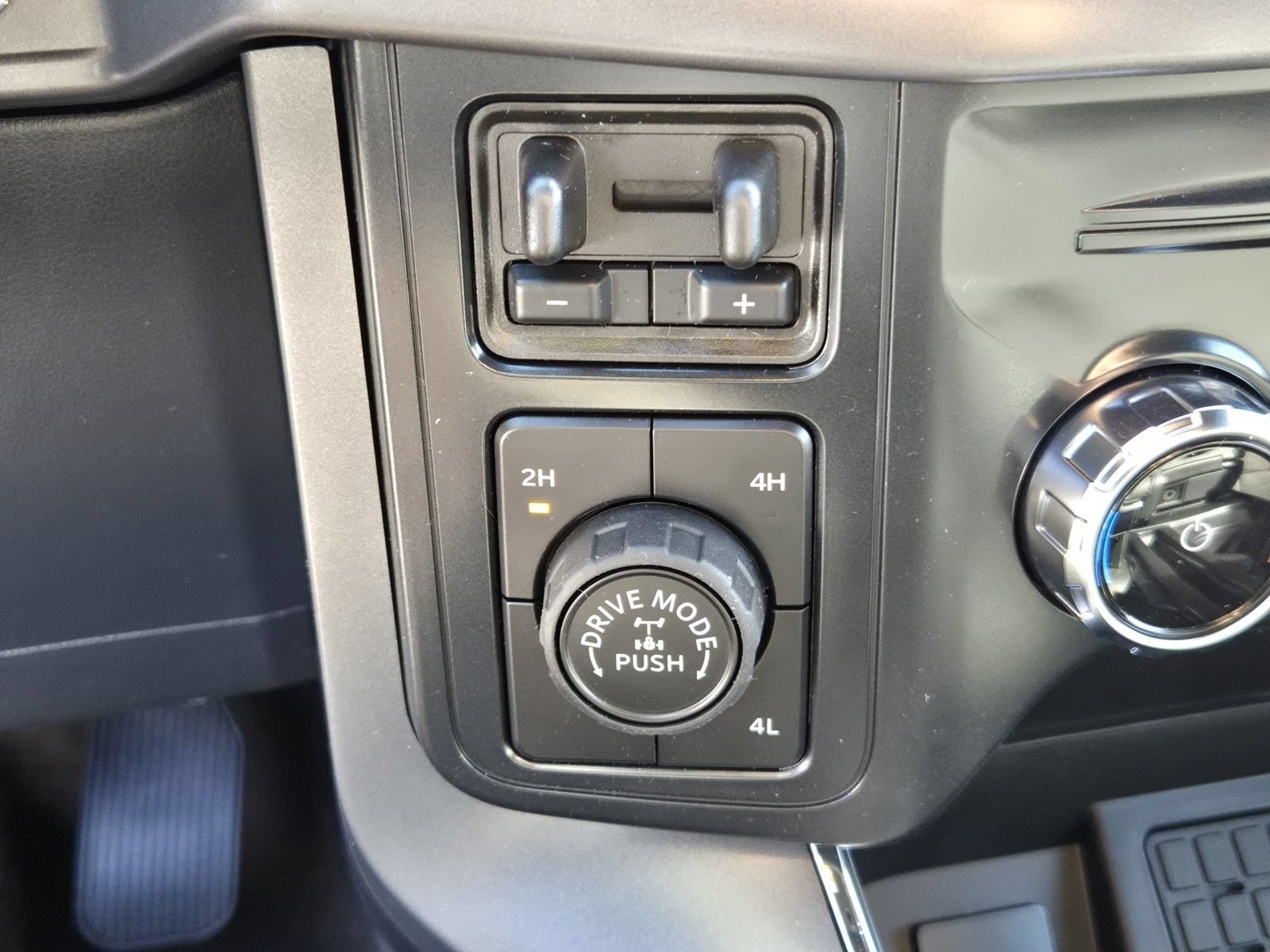 New 2026 Ford F150 XLT w/ Equipment Group 302A MID AWD/4WD image 10