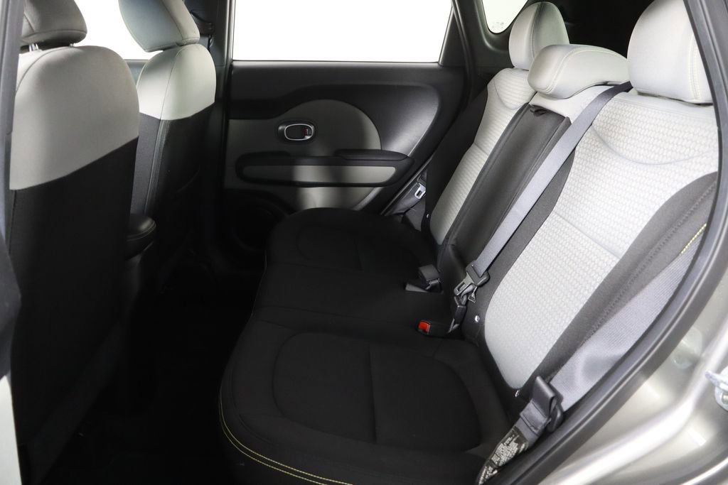 Used 2015 Kia Soul + image 16