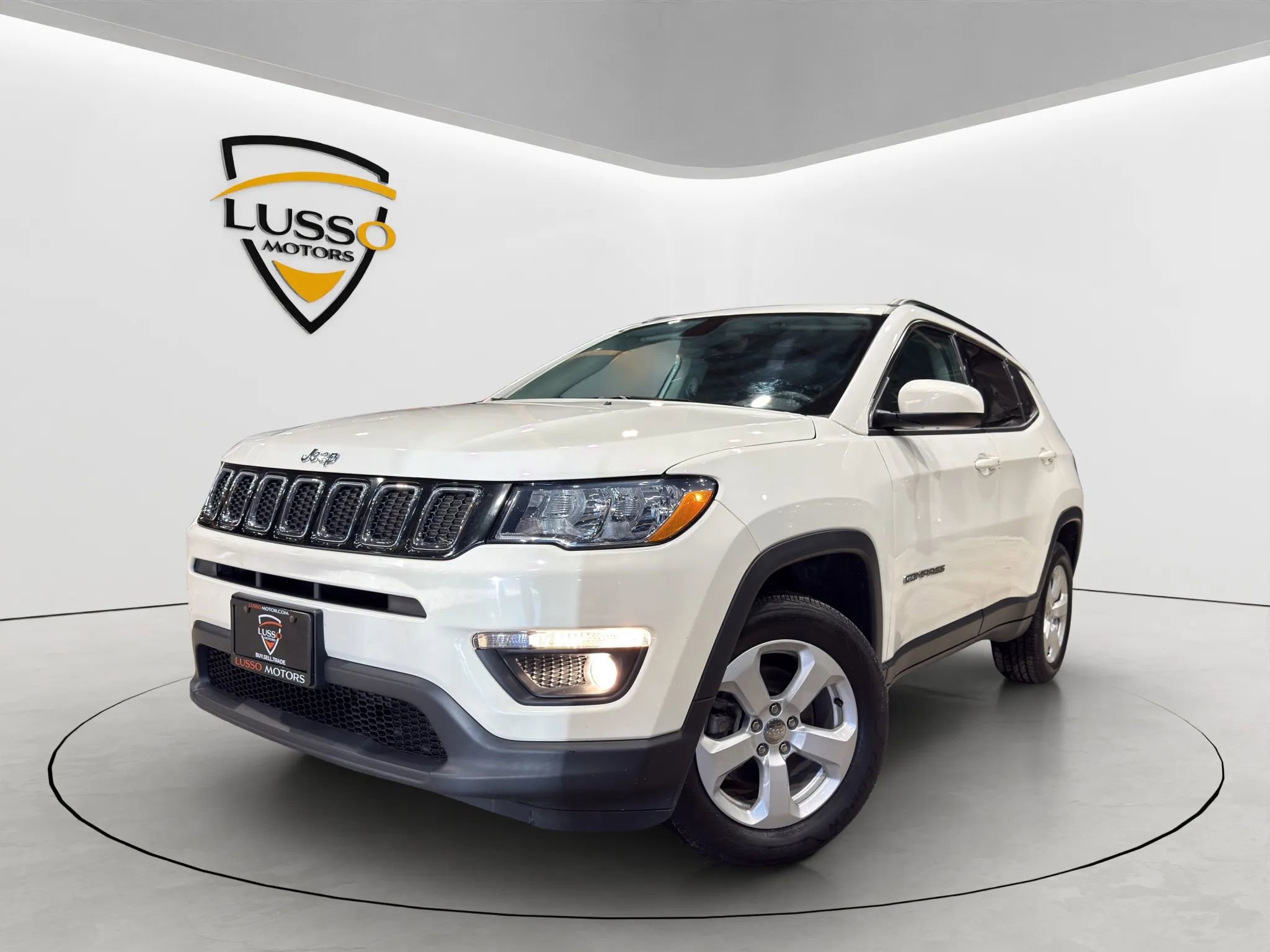 Used 2019 Jeep Compass Latitude image 1