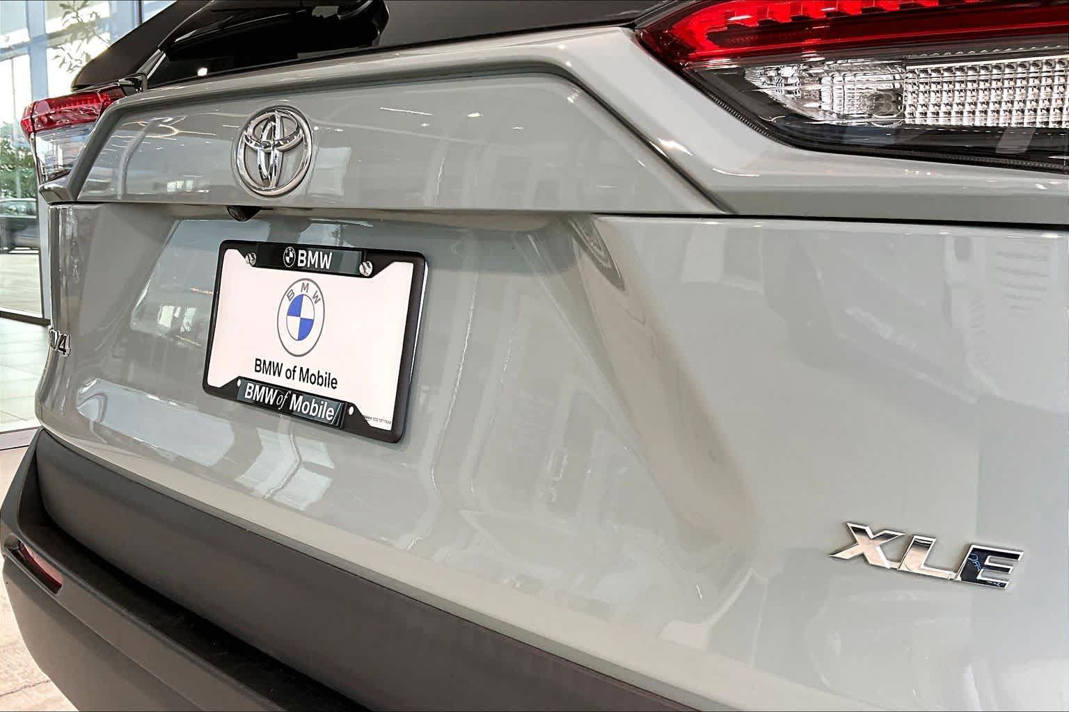 Used 2022 Toyota RAV4 XLE w/ Convenience Package FWD image 9