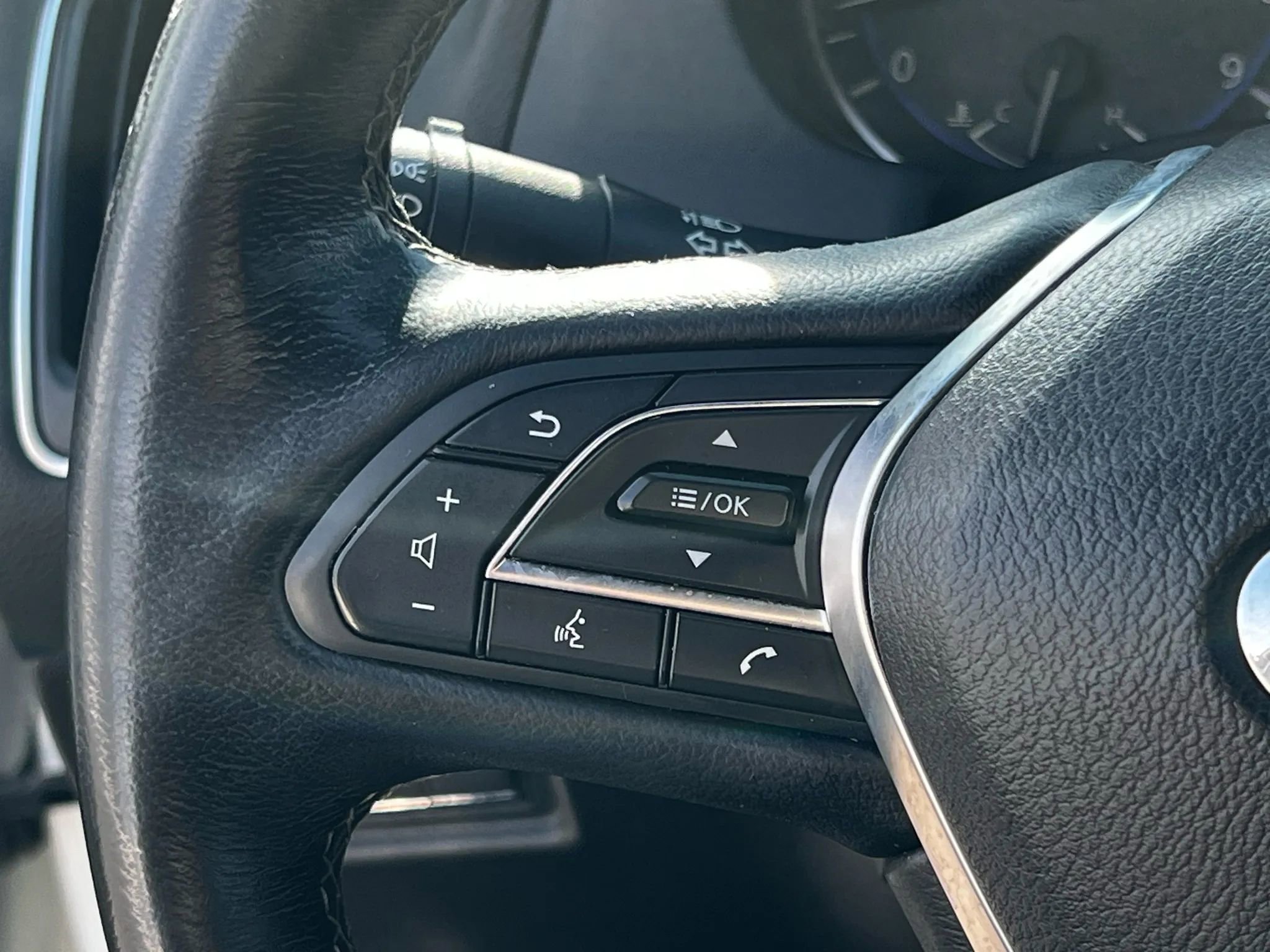 Used 2019 INFINITI Q60 3.0t Luxe w/ Essential Package image 17