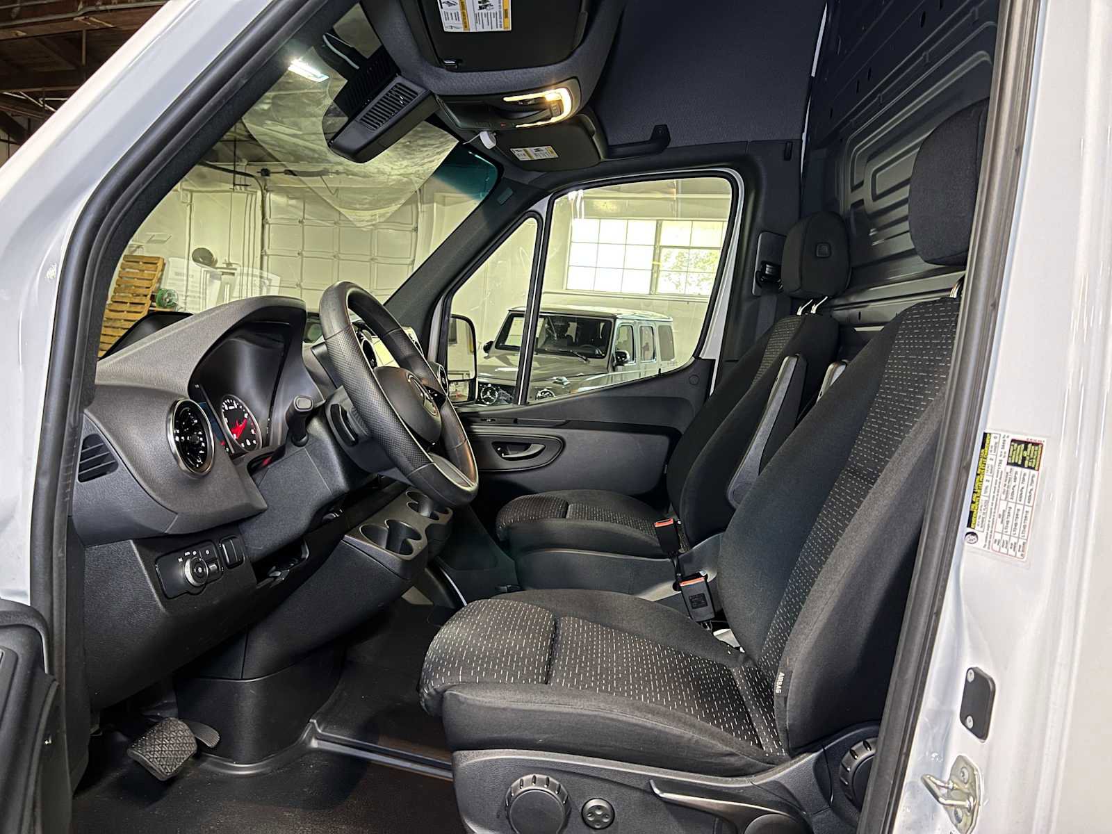 Used 2025 Mercedes-Benz Sprinter 2500 image 19