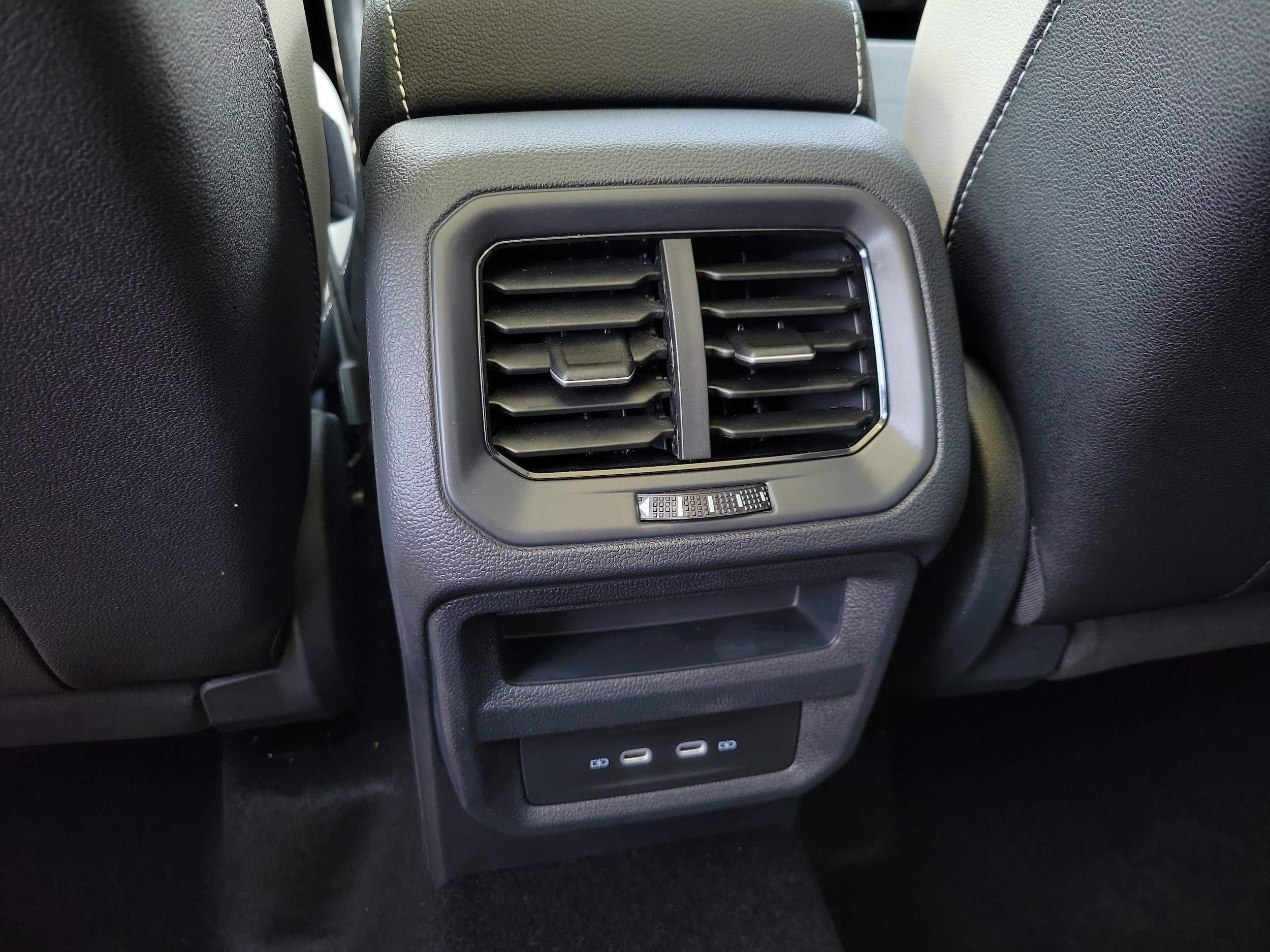 New 2026 Volkswagen Taos SE FWD image 15