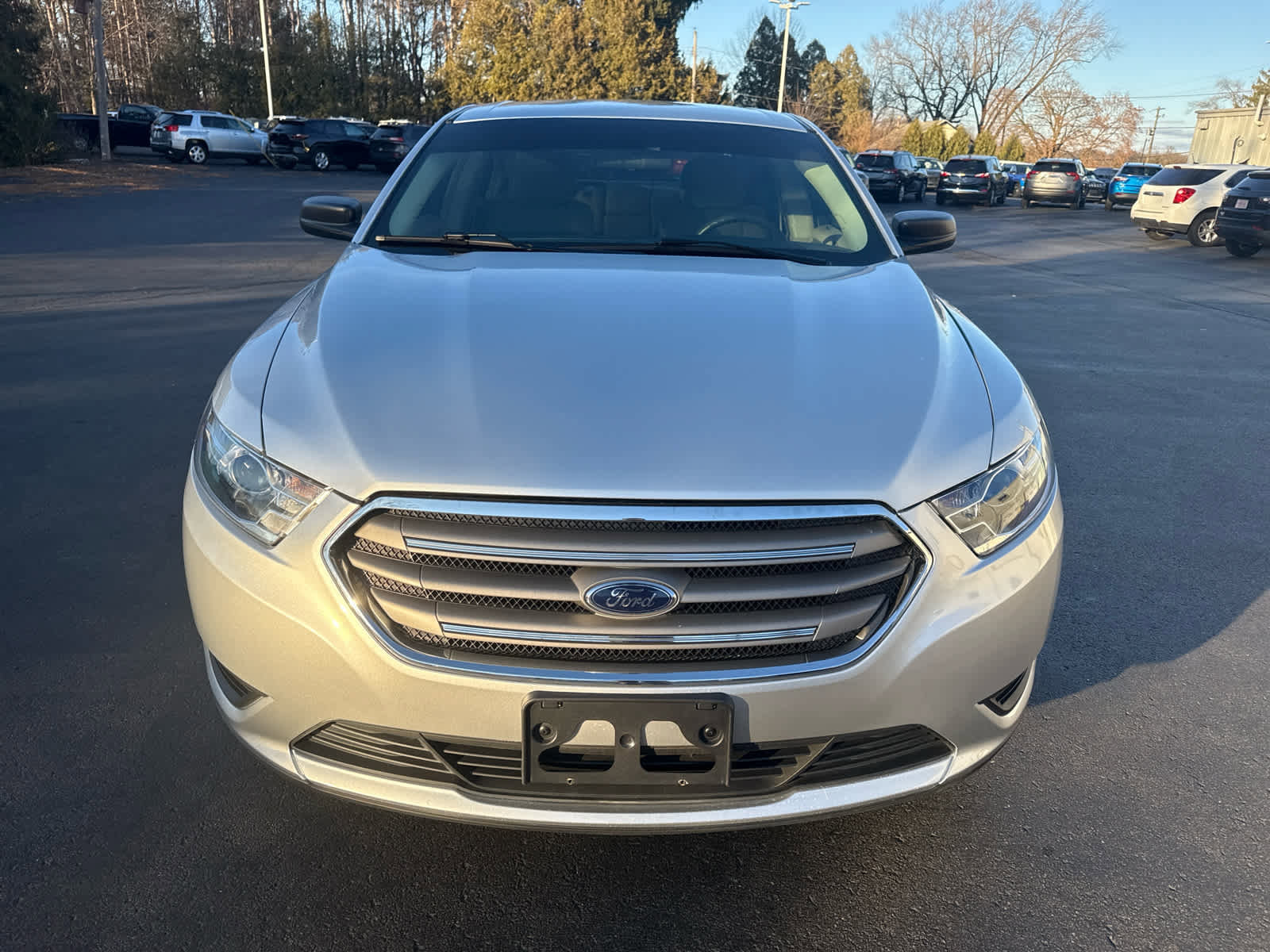 Used 2017 Ford Taurus SE image 8