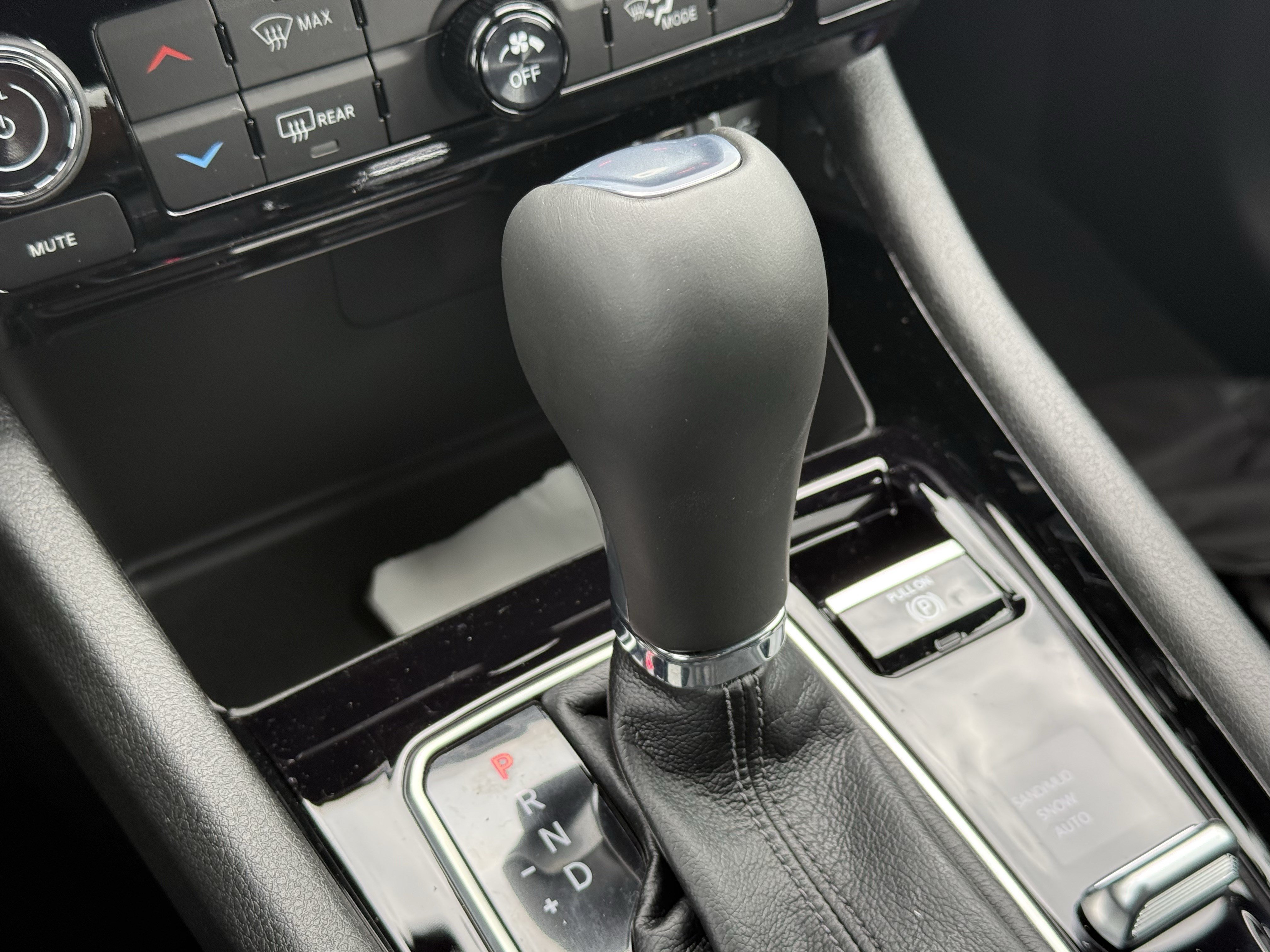 New 2026 Jeep Compass Latitude AWD/4WD image 25