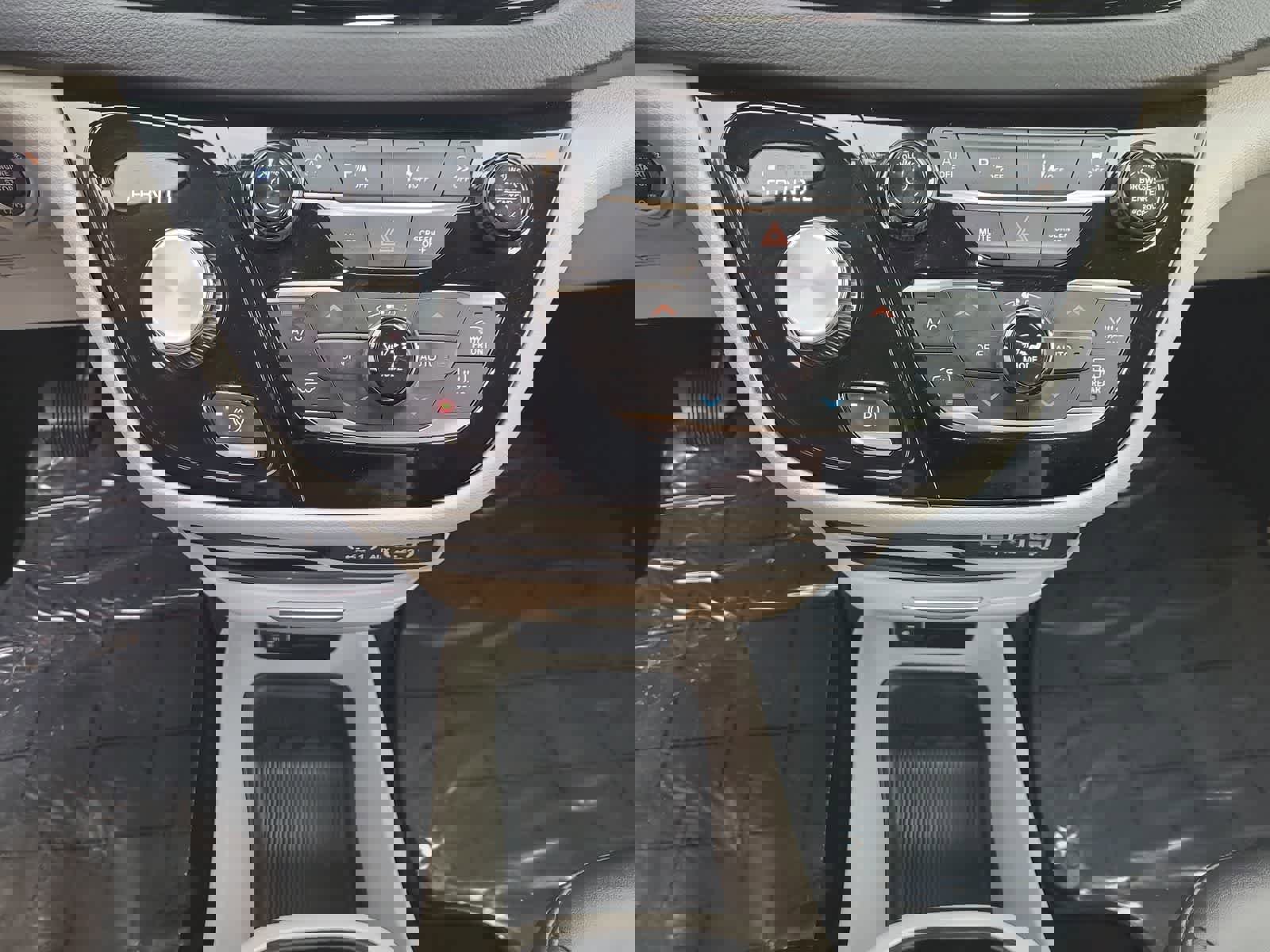 Certified 2024 Chrysler Pacifica Touring-L image 25