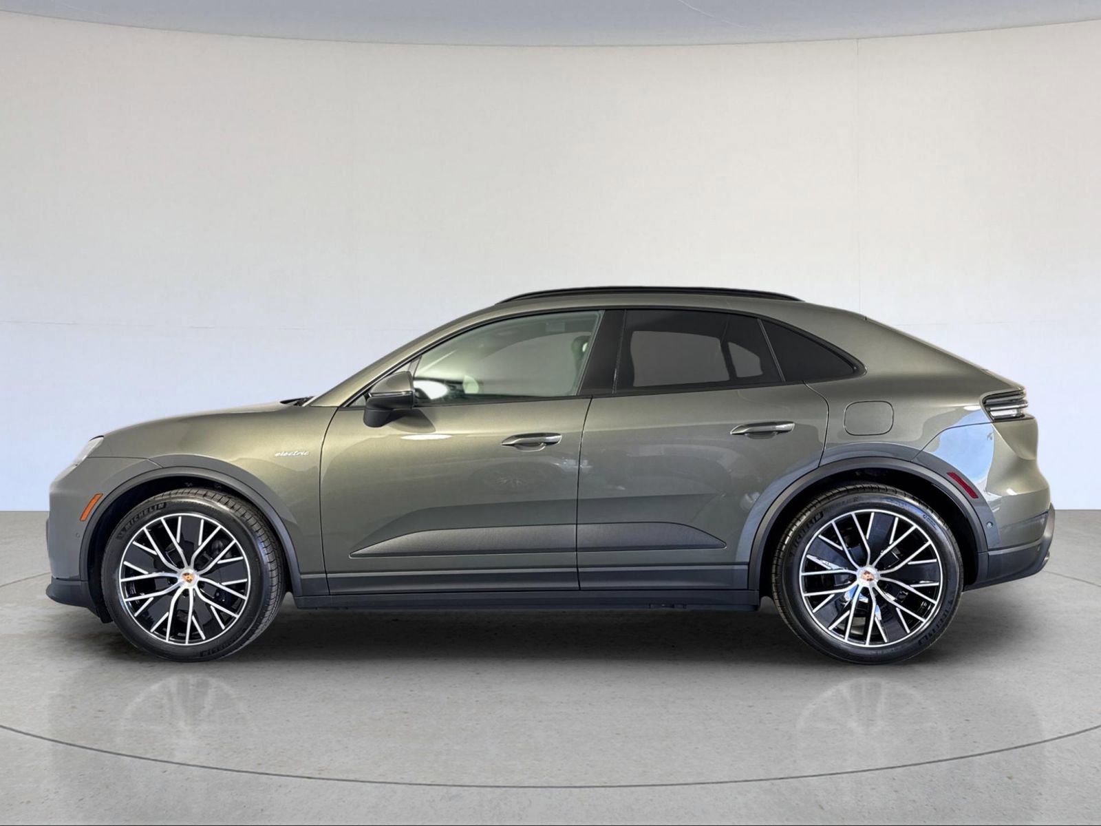 New 2025 Porsche Macan Electric video 2