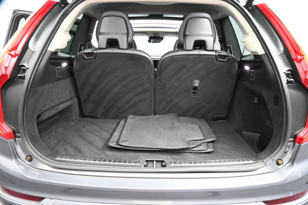 Used 2020 Volvo XC90 T6 Momentum AWD/4WD image 18