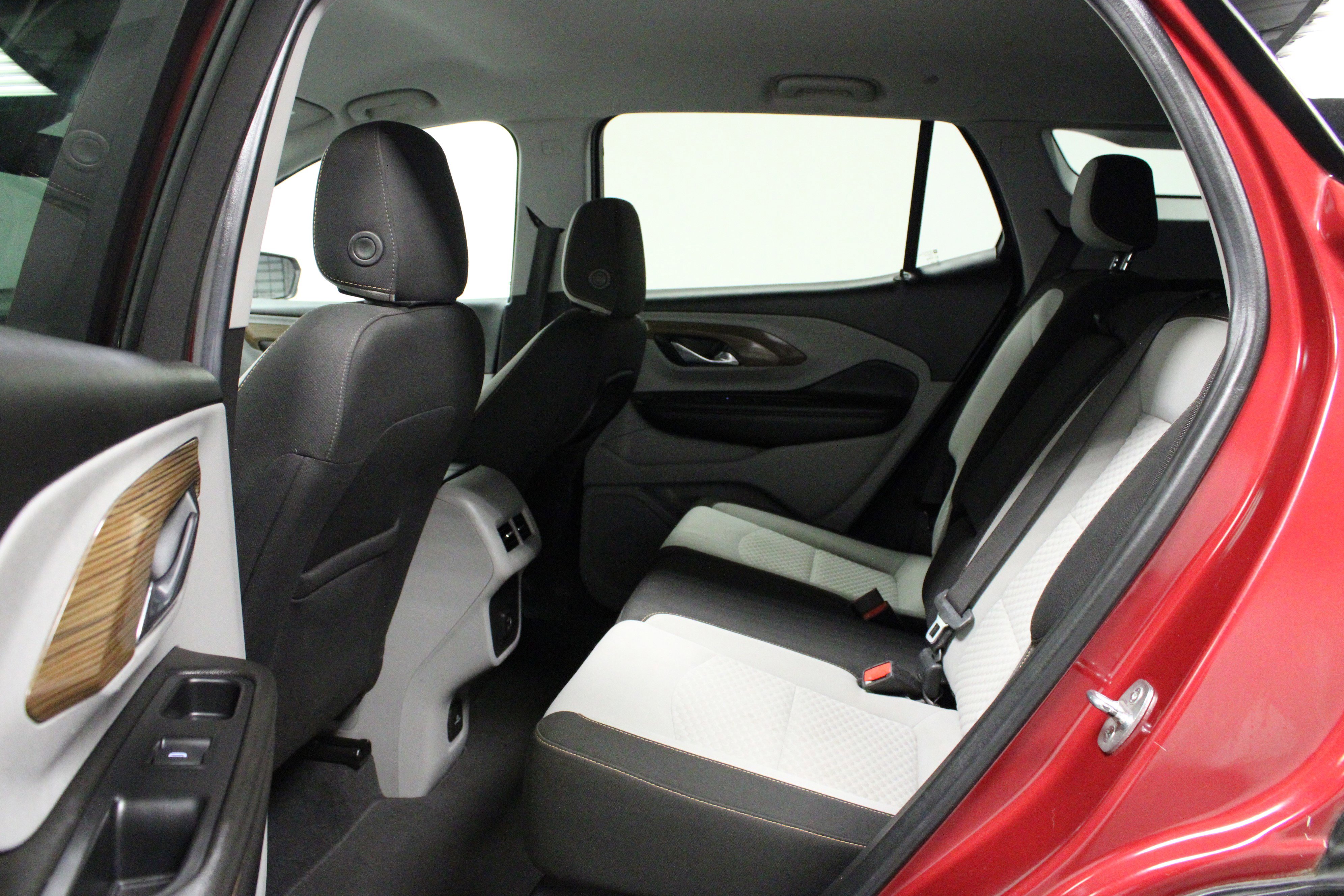 Used 2021 GMC Terrain SLE w/ Driver Convenience Package image 13