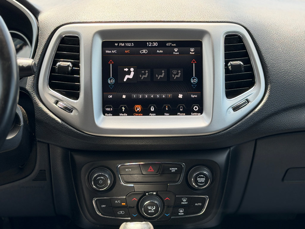 Used 2018 Jeep Compass Latitude w/ Popular Equipment Group FWD image 11