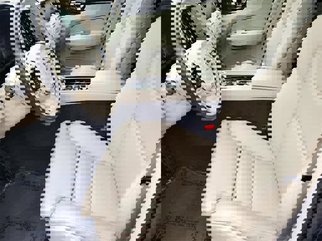 Used 2018 Volvo XC60 T8 Inscription w/ Advanced Package image 14