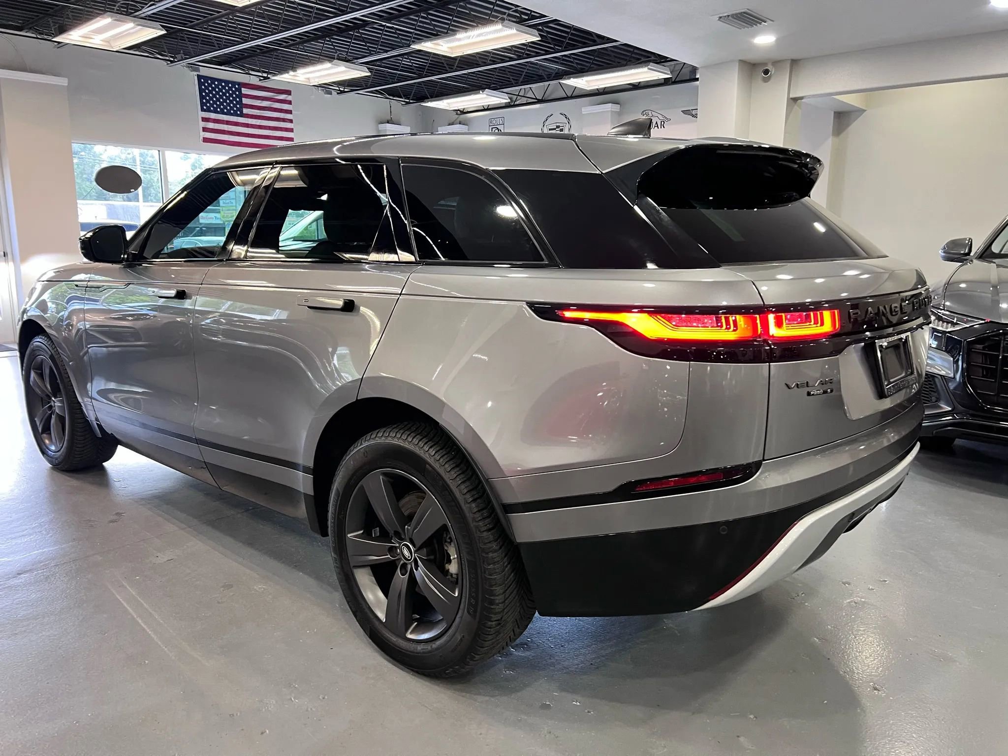 Used 2020 Land Rover Range Rover Velar R-Dynamic S image 5