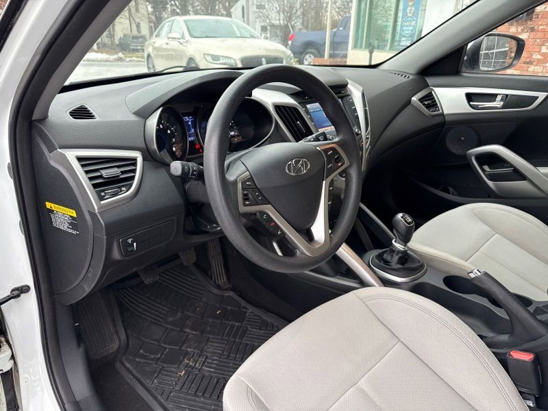 Used 2013 Hyundai Veloster image 10