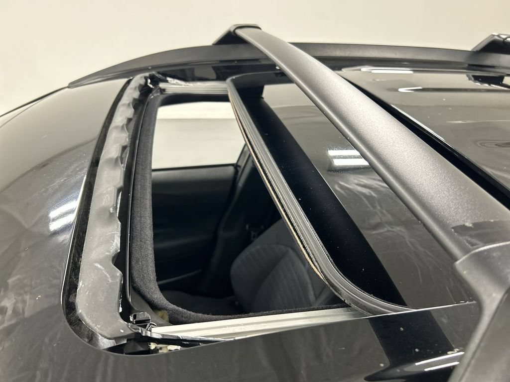 Used 2025 Toyota Corolla Cross AWD Hybrid w/ Moonroof Package image 19