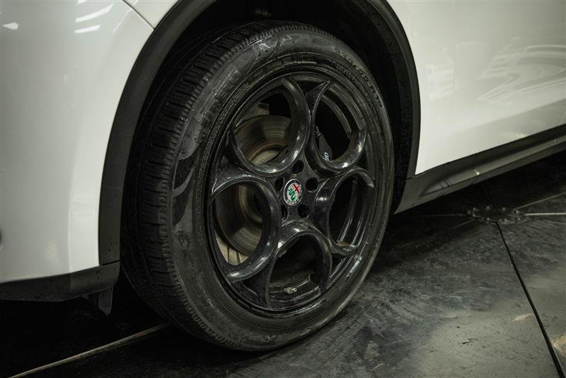 Used 2018 Alfa Romeo Stelvio Ti Sport AWD/4WD image 3
