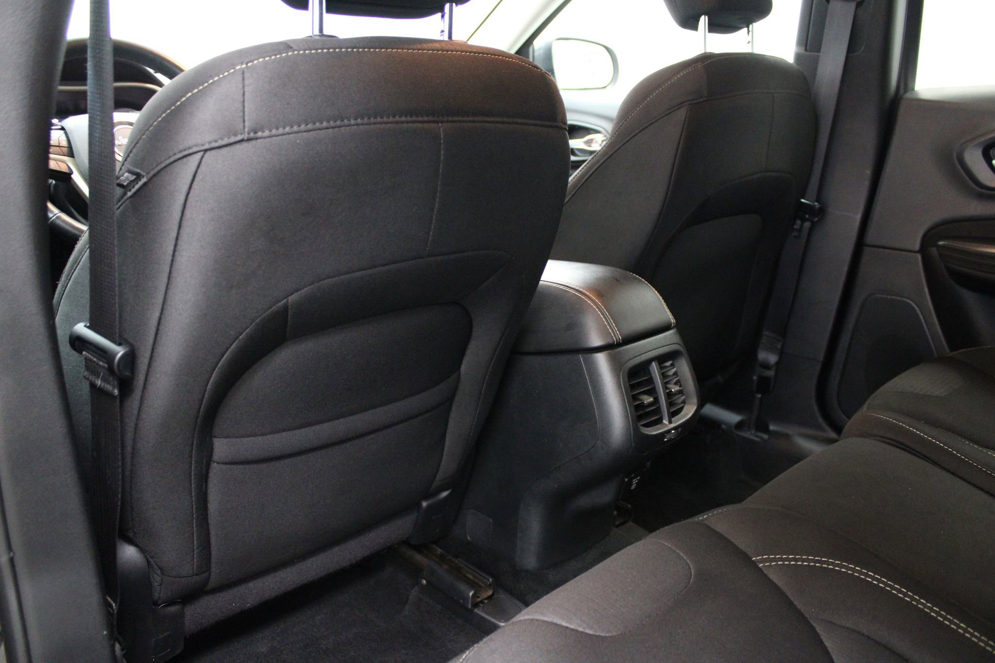 Used 2015 Jeep Cherokee Latitude image 14